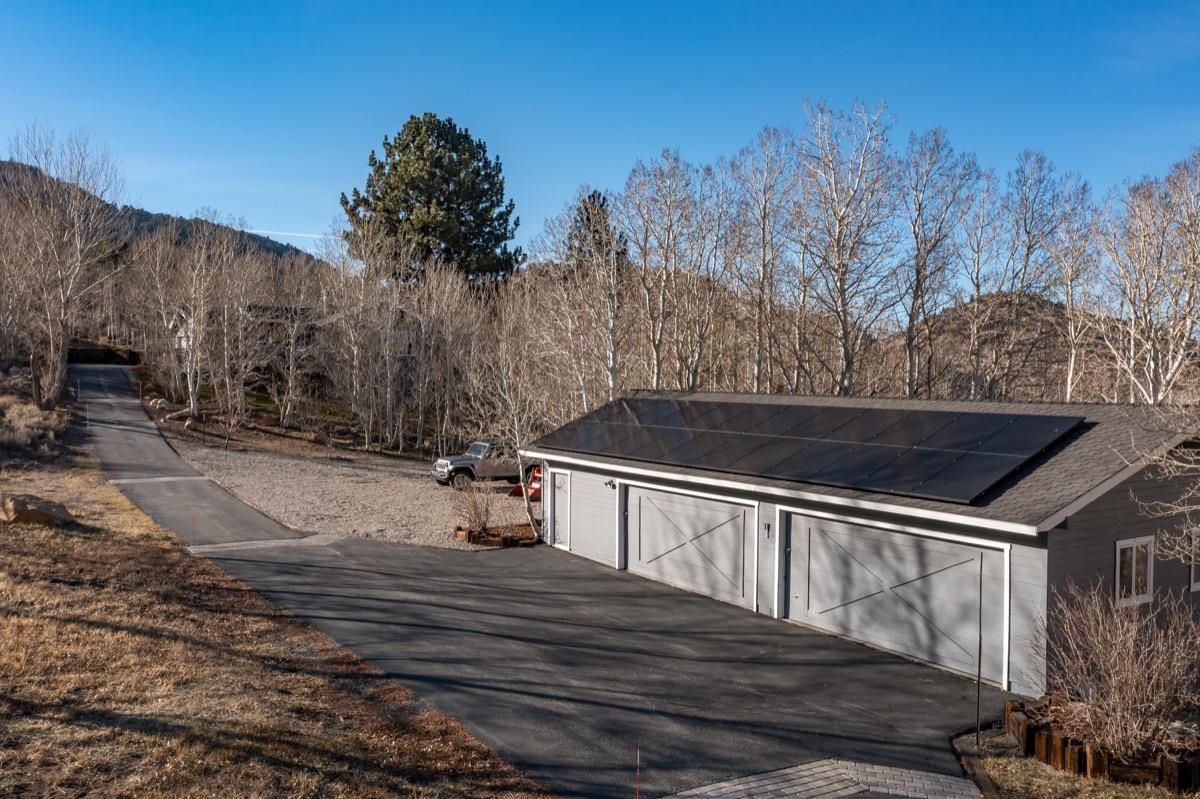 96 Aspen Spring Ranch Road Mammoth Lakes, CA 93546 - Photo 37 of 43 a view of a backyard with sitting area