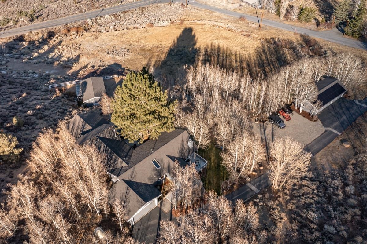 96 Aspen Spring Ranch Road Mammoth Lakes, CA 93546 - Photo 41 of 43 a view of a yard in front of the house