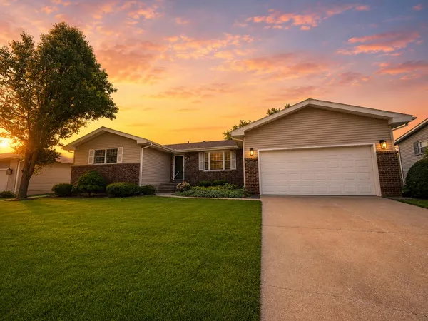 $299,900 | 1619 West 95th Avenue, Crown Point, IN 46307