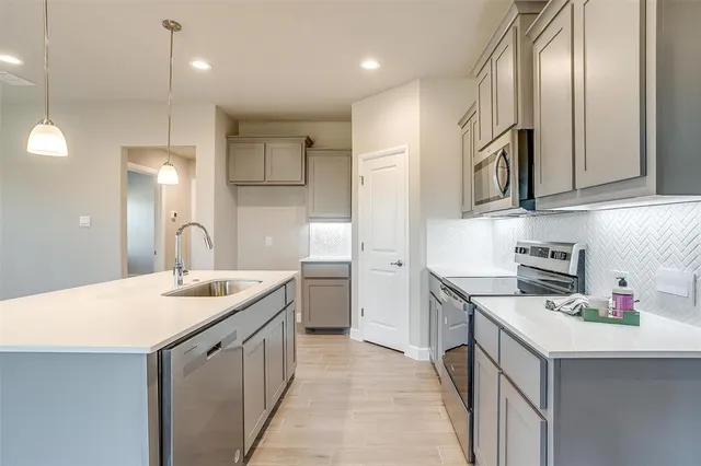 $2,600 | 413 Alice Harney Road, Burleson, TX 76028