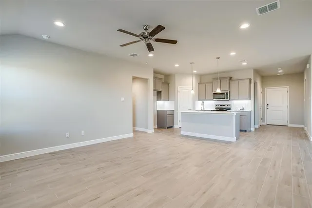 $2,600 | 413 Alice Harney Road, Burleson, TX 76028