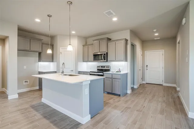 $2,600 | 413 Alice Harney Road, Burleson, TX 76028