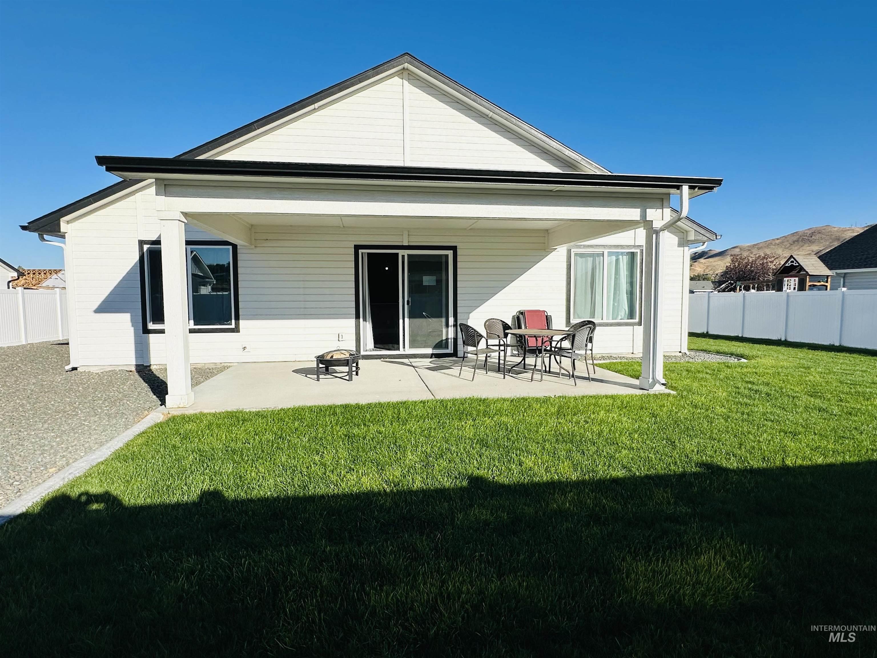 911 Campbell Street Vale, OR 97918 - Photo 24 of 37 Rear view of house with a patio