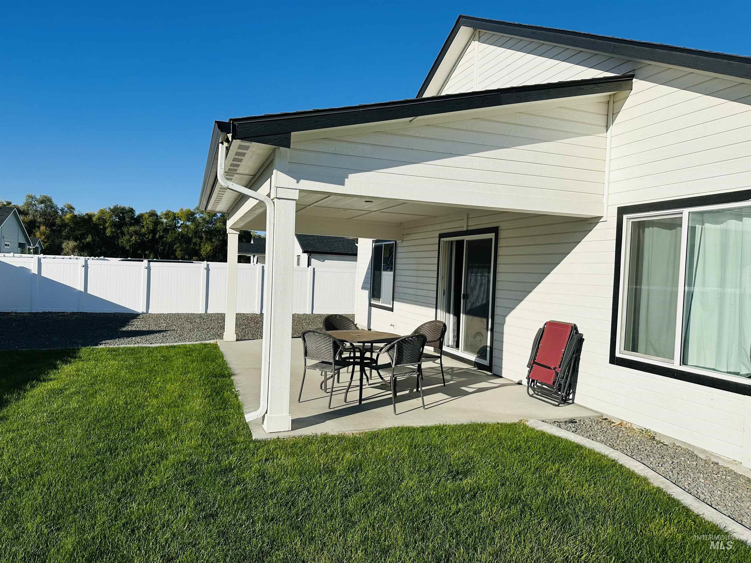 911 Campbell Street Vale, OR 97918 - Photo 30 of 37 Rear view of property with a patio area