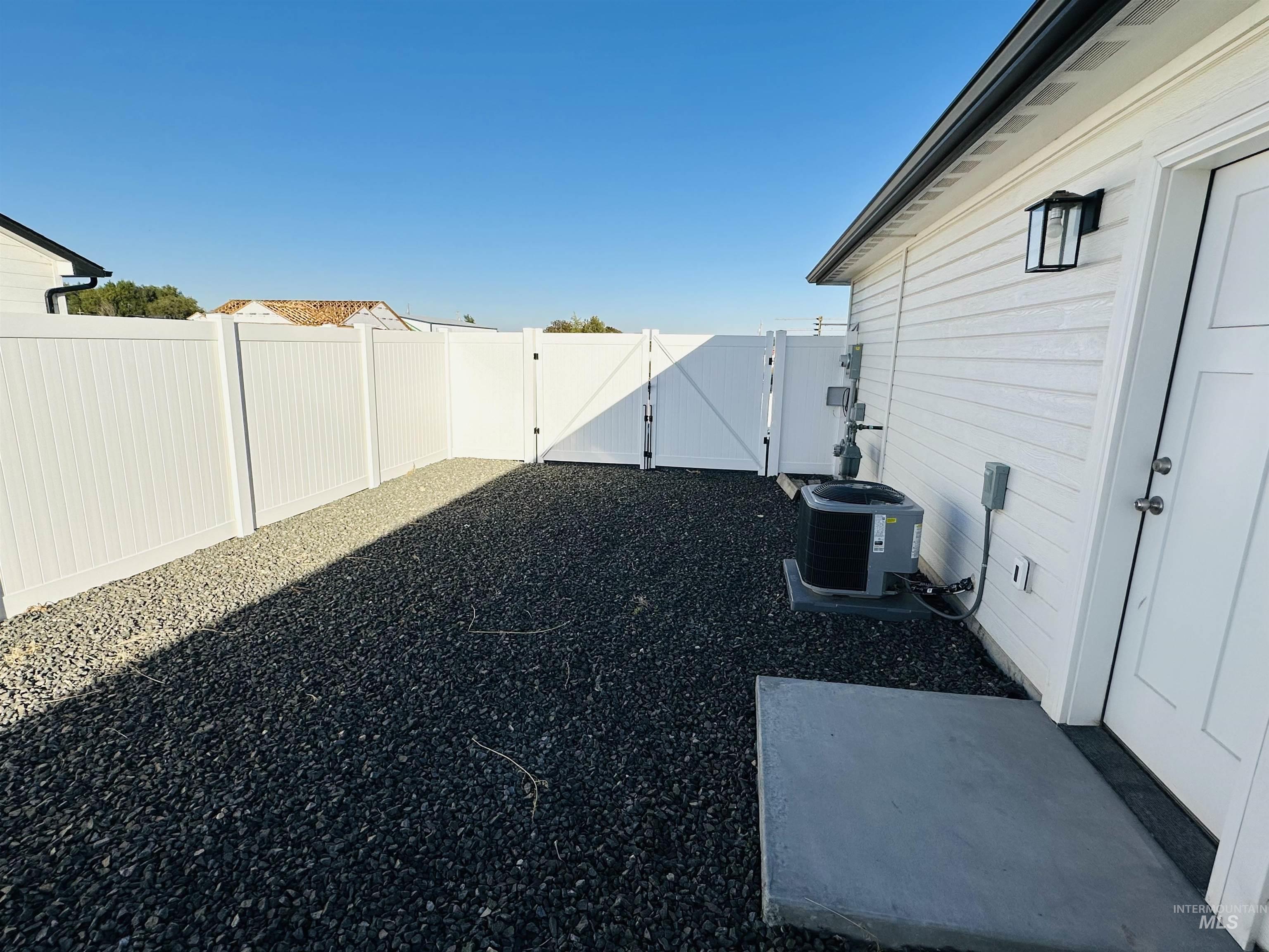 911 Campbell Street Vale, OR 97918 - Photo 33 of 37 Fenced backyard featuring a gate