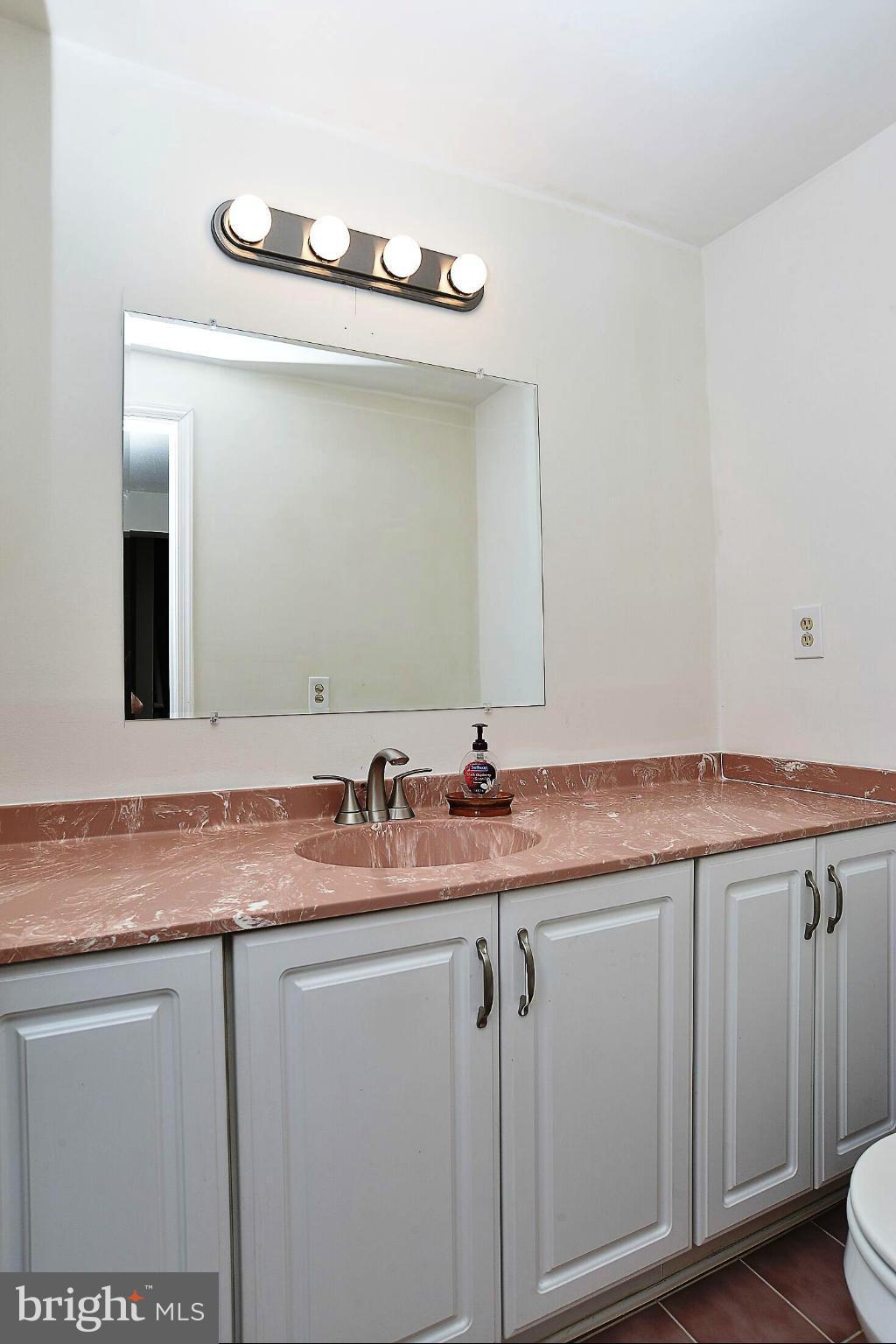 1821 North Shore Court Reston, VA 20190 - Photo 12 of 25 Bath
