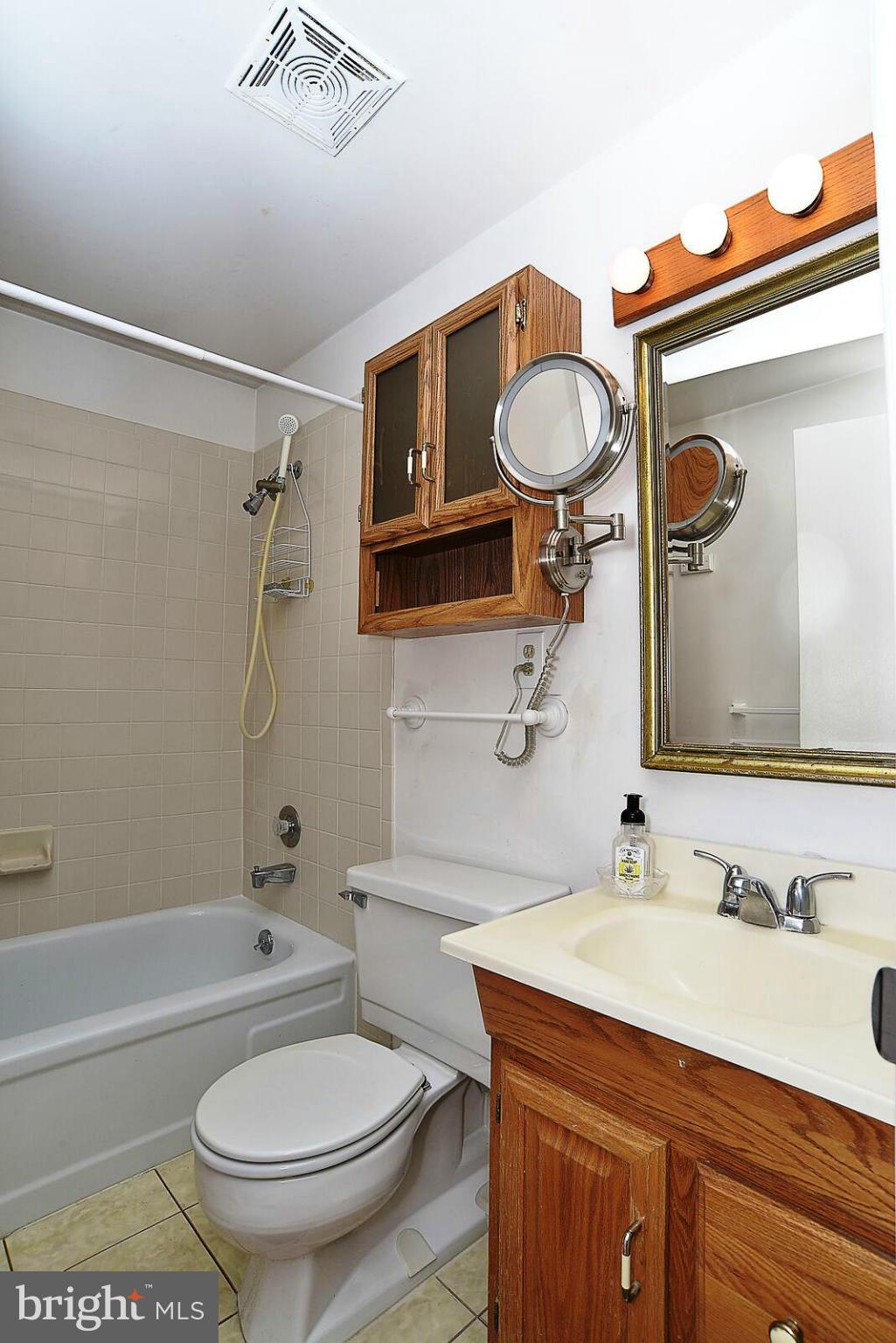 1821 North Shore Court Reston, VA 20190 - Photo 13 of 25 Bath