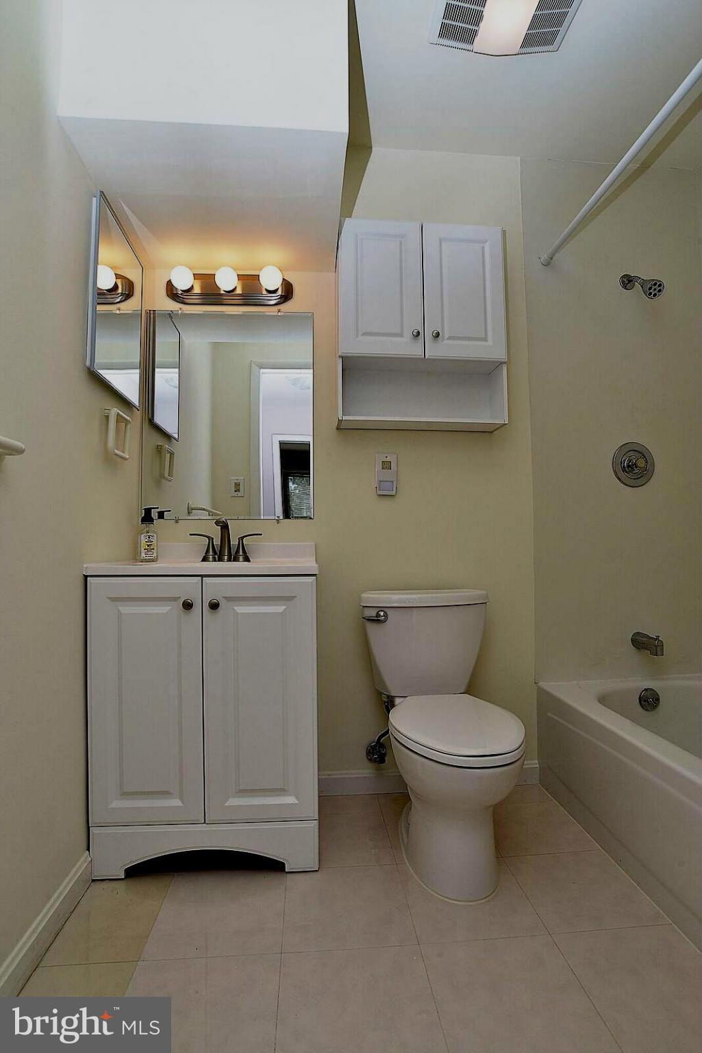 1821 North Shore Court Reston, VA 20190 - Photo 16 of 25 Bath