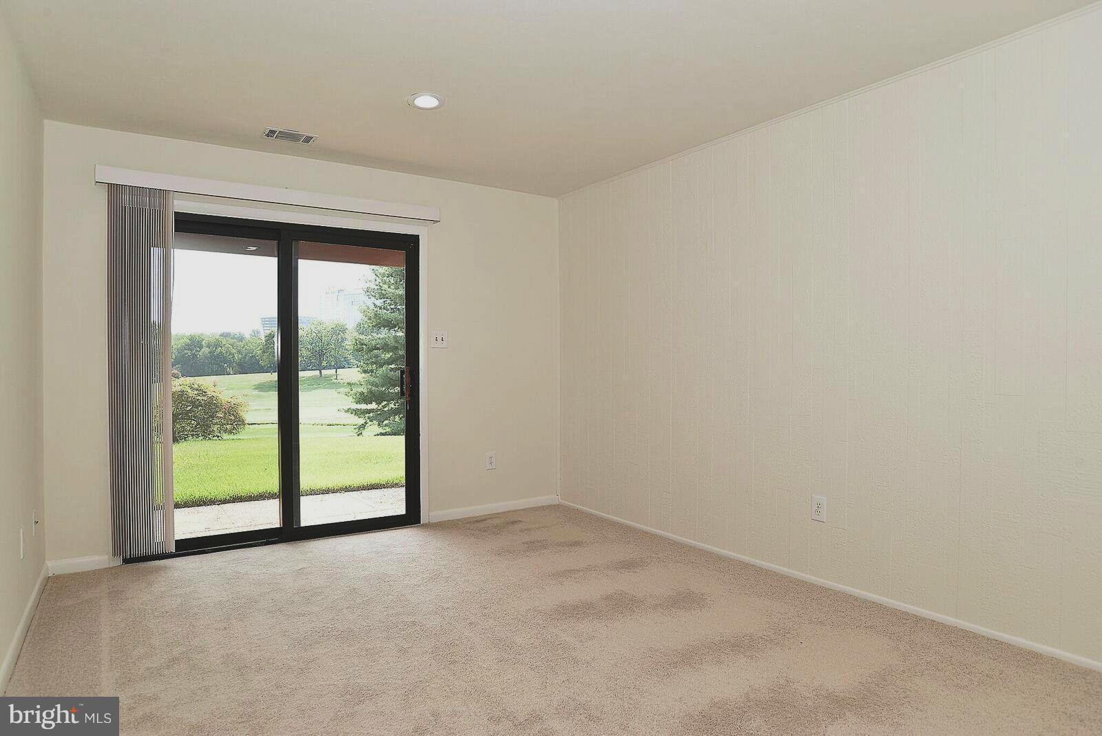 1821 North Shore Court Reston, VA 20190 - Photo 20 of 25 Family Room