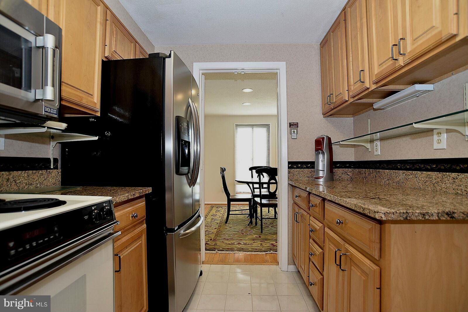 1821 North Shore Court Reston, VA 20190 - Photo 10 of 25 Kitchen