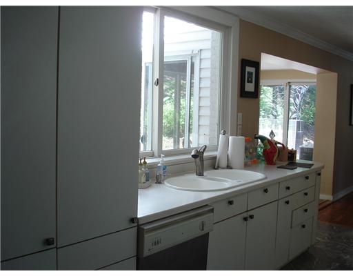 623 West Waldheim Road Fox Chapel, PA 15215 - Photo 6 of 8 Kitchen.