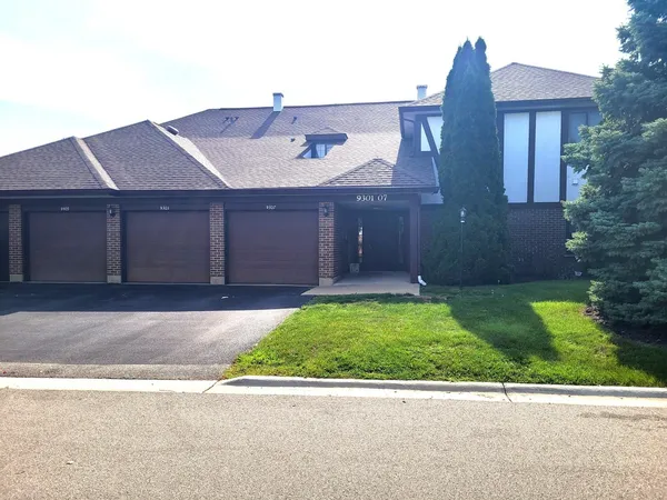 $269,900 | 9303 Montgomery Drive, Unit 154, Orland Park, IL 60462