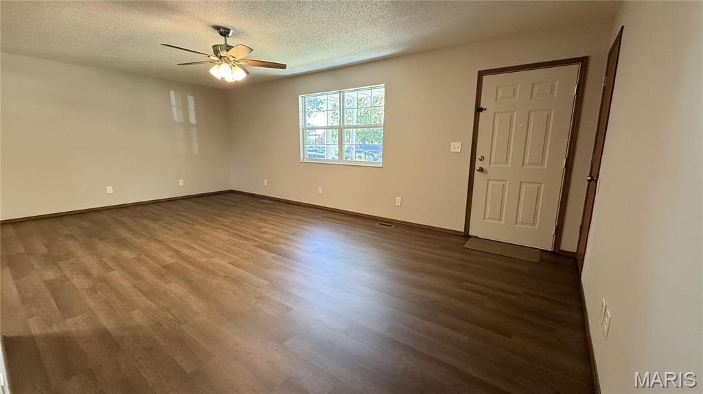 301 Ackerman Place Troy, IL 62294 - Photo 3 of 21