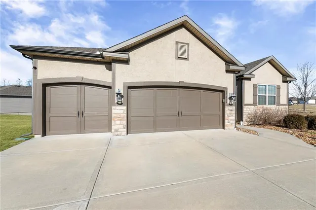 $485,000 | 17604 Greyhawke Ridge Drive, Smithville, MO 64089