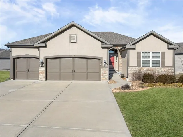 $485,000 | 17604 Greyhawke Ridge Drive, Smithville, MO 64089