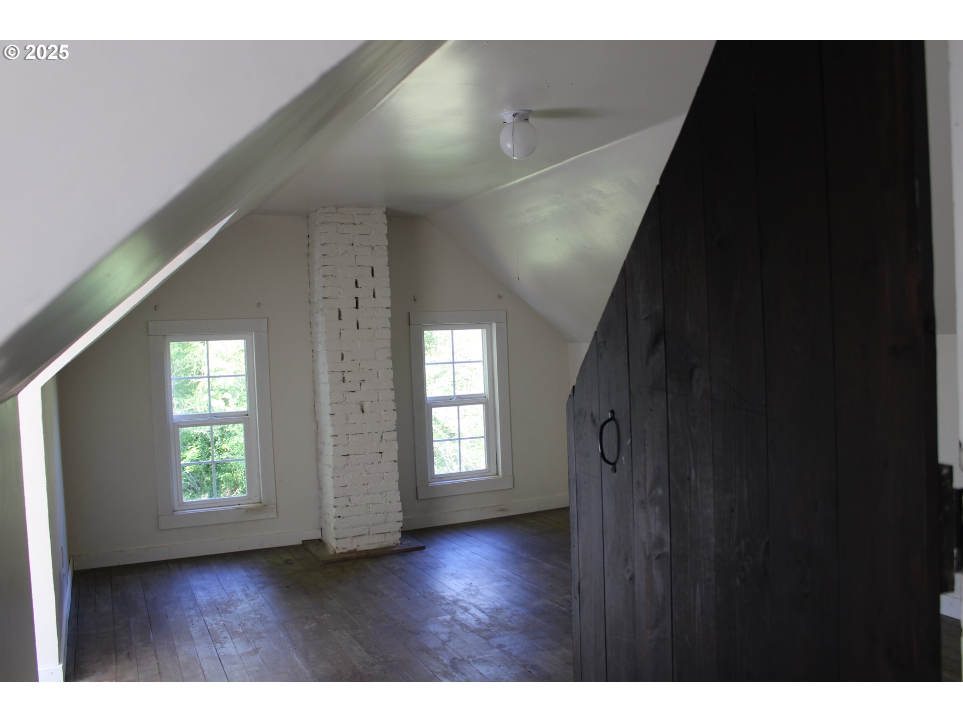 10285 South New Era Road Canby, OR 97013 - Photo 15 of 22 a view interior of a house with wooden floor
