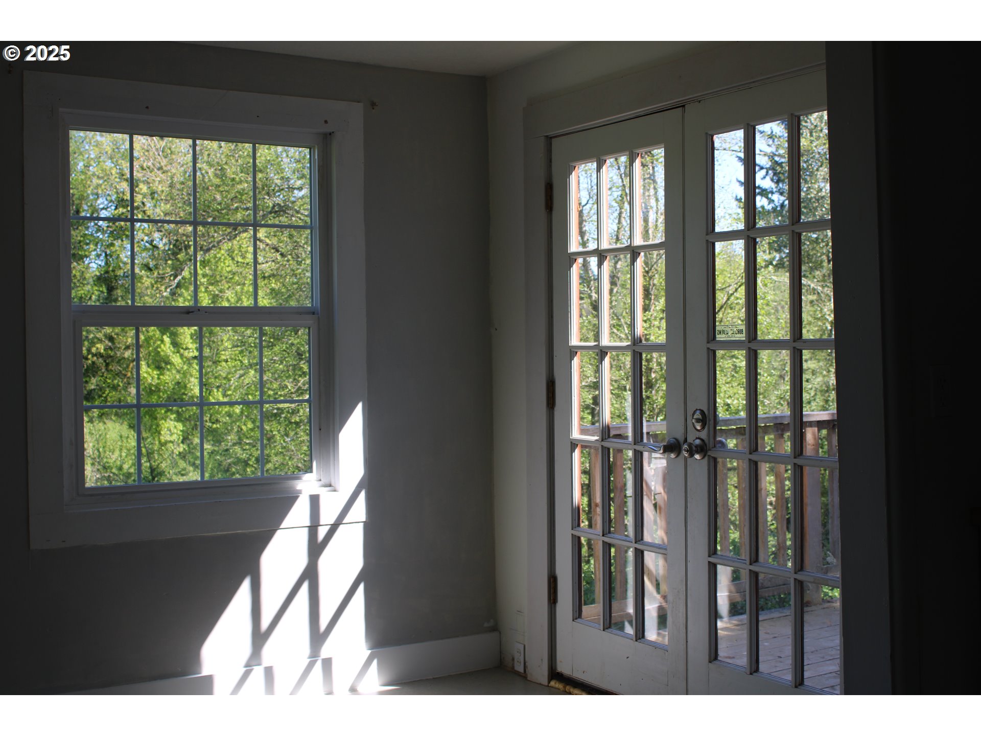 10285 South New Era Road Canby, OR 97013 - Photo 7 of 22 a view of a balcony