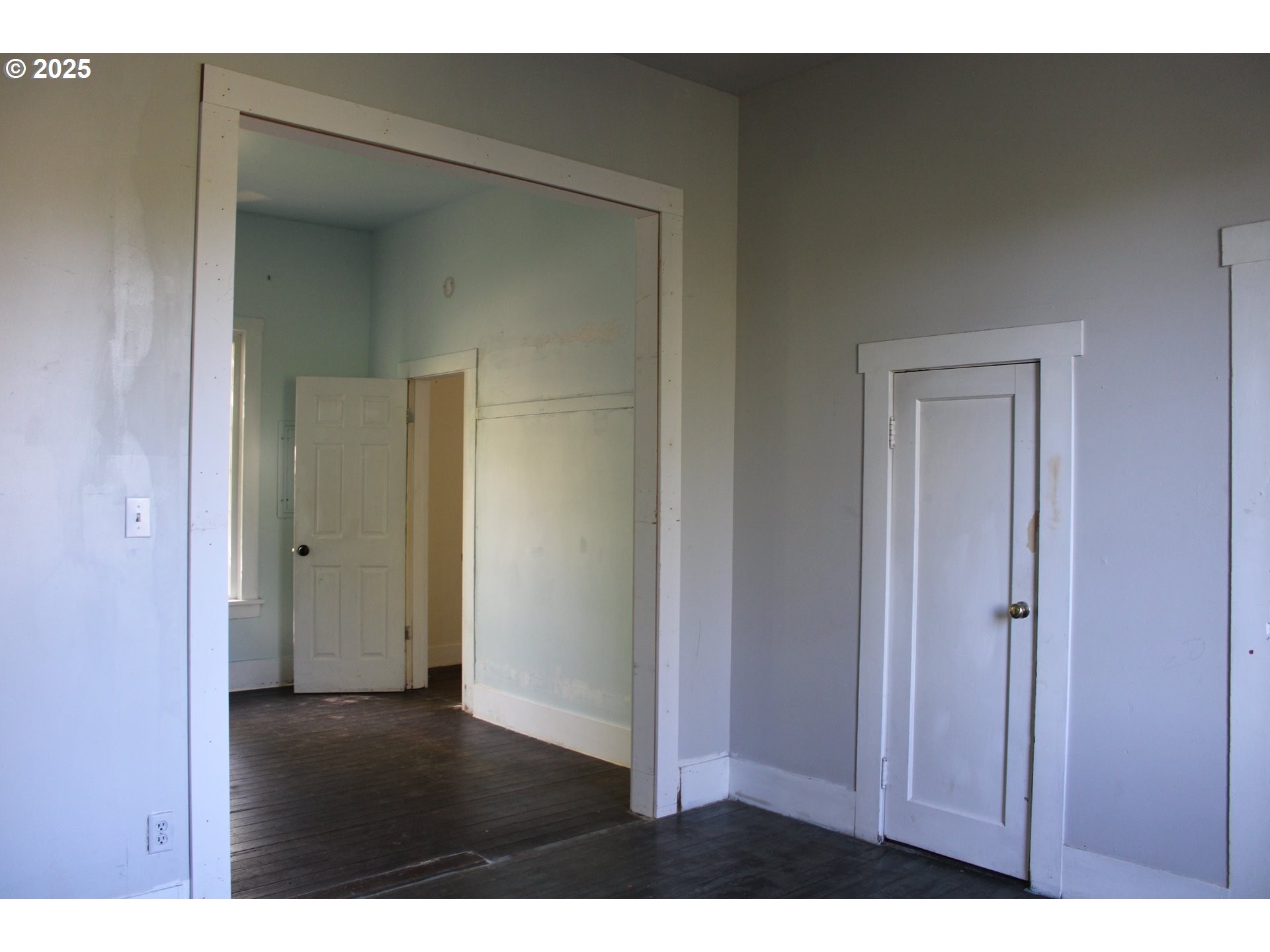 10285 South New Era Road Canby, OR 97013 - Photo 9 of 22 a view of an empty room with wooden floor