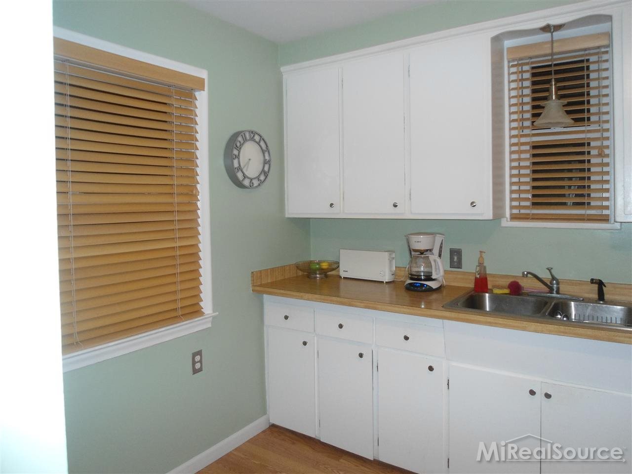 593 Vernier Road Grosse Pointe Woods, MI 48236 - Photo 16 of 30