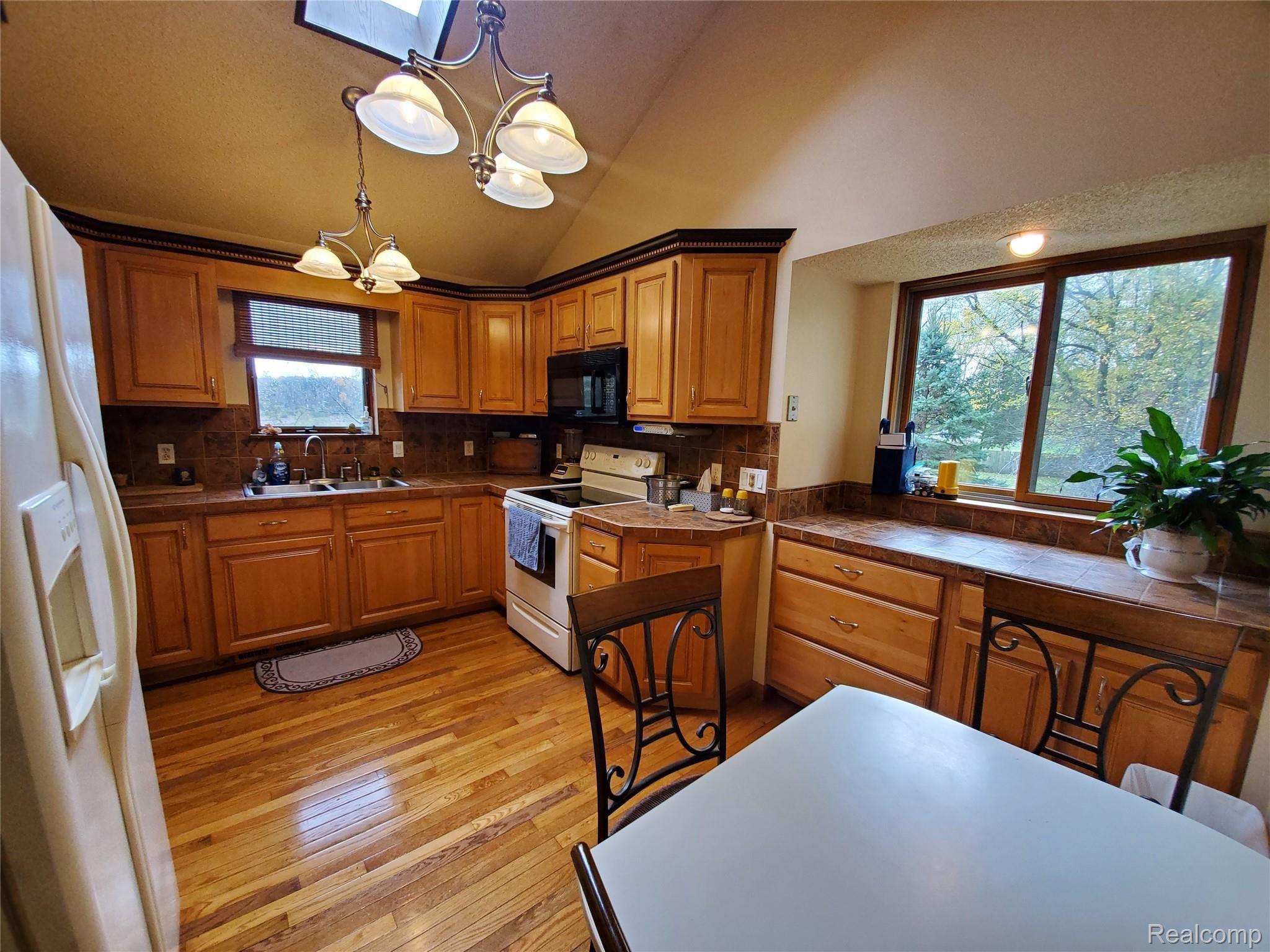 6182 Johnson Road Flushing, MI 48433 - Photo 13 of 40 13.jpg