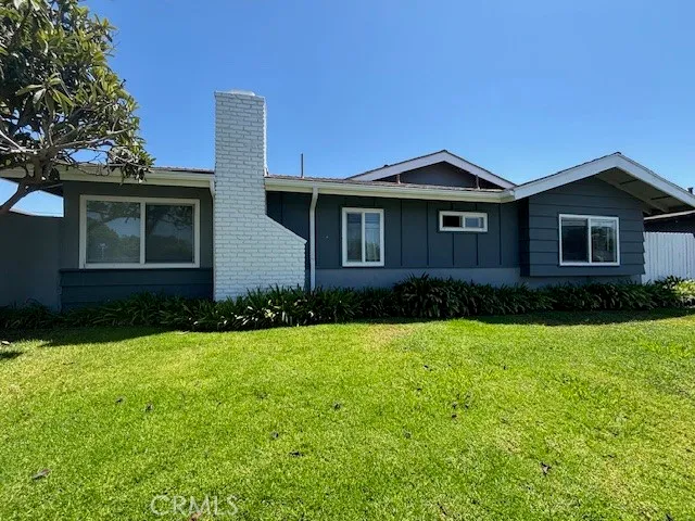 $3,595 | 17132 Emerald Lane, Unit D, Huntington Beach, CA 92647