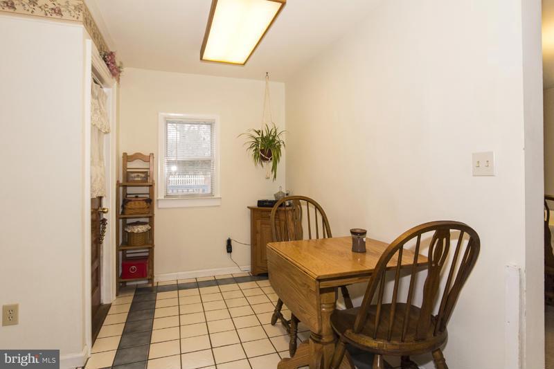 430 South Rolling Road Baltimore, MD 21228 - Photo 5 of 25 Kitchen