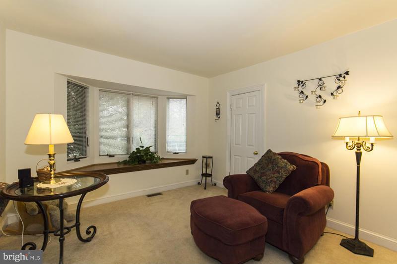 430 South Rolling Road Baltimore, MD 21228 - Photo 8 of 25 Living Room