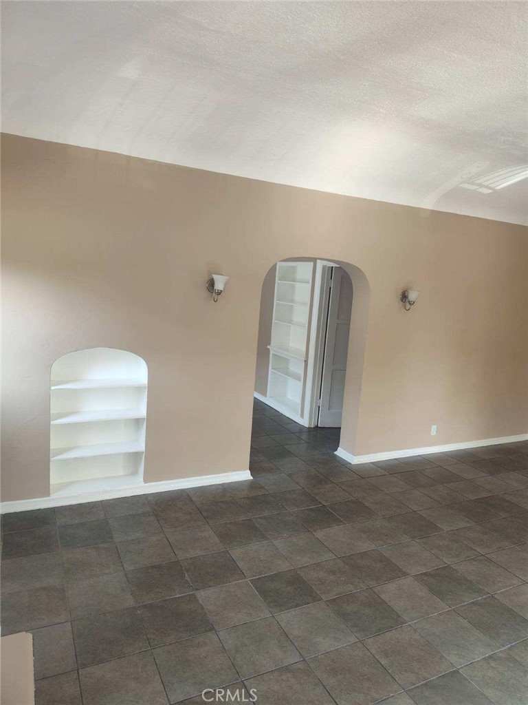 1411 Walnut Avenue Long Beach, CA 90813 - Photo 2 of 7 a view of an empty room