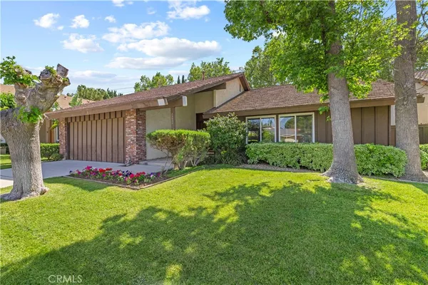 $824,900 | 25033 Avenida Balita, Valencia, CA 91355
