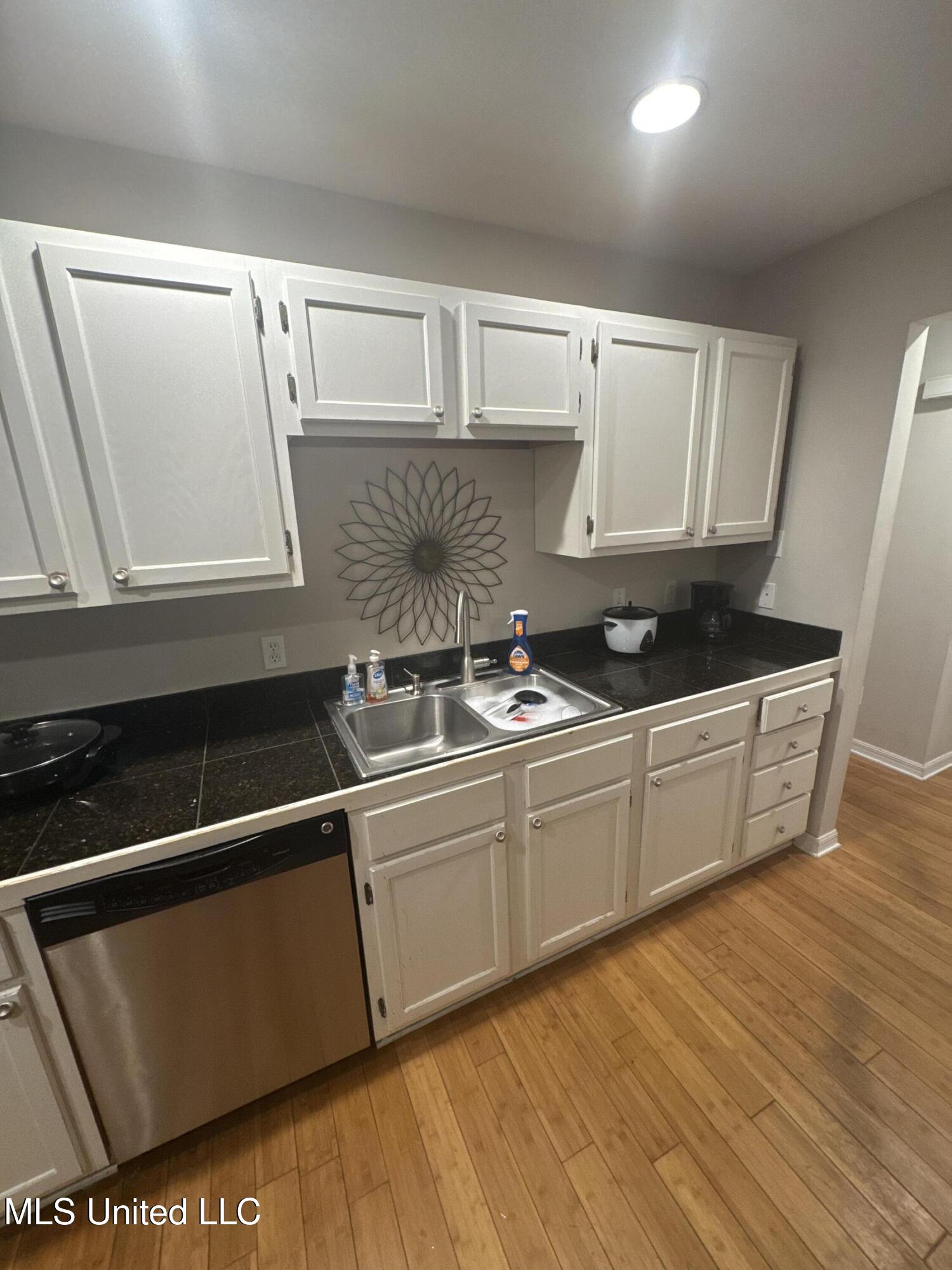 9 40th Street Gulfport, MS 39507 - Photo 7 of 28 IMG_0900