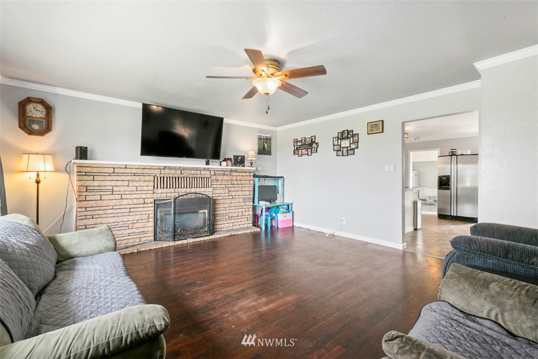 8533 District Line Road Burlington, WA 98233 - Photo 3 of 24 Gallery Image 3