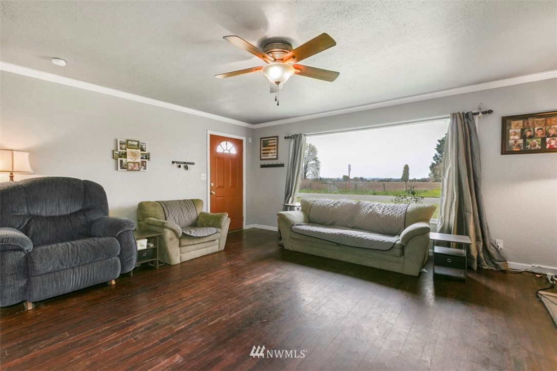 8533 District Line Road Burlington, WA 98233 - Photo 4 of 24 Gallery Image 4