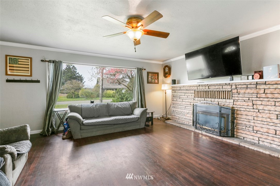 8533 District Line Road Burlington, WA 98233 - Photo 5 of 24 Gallery Image 5