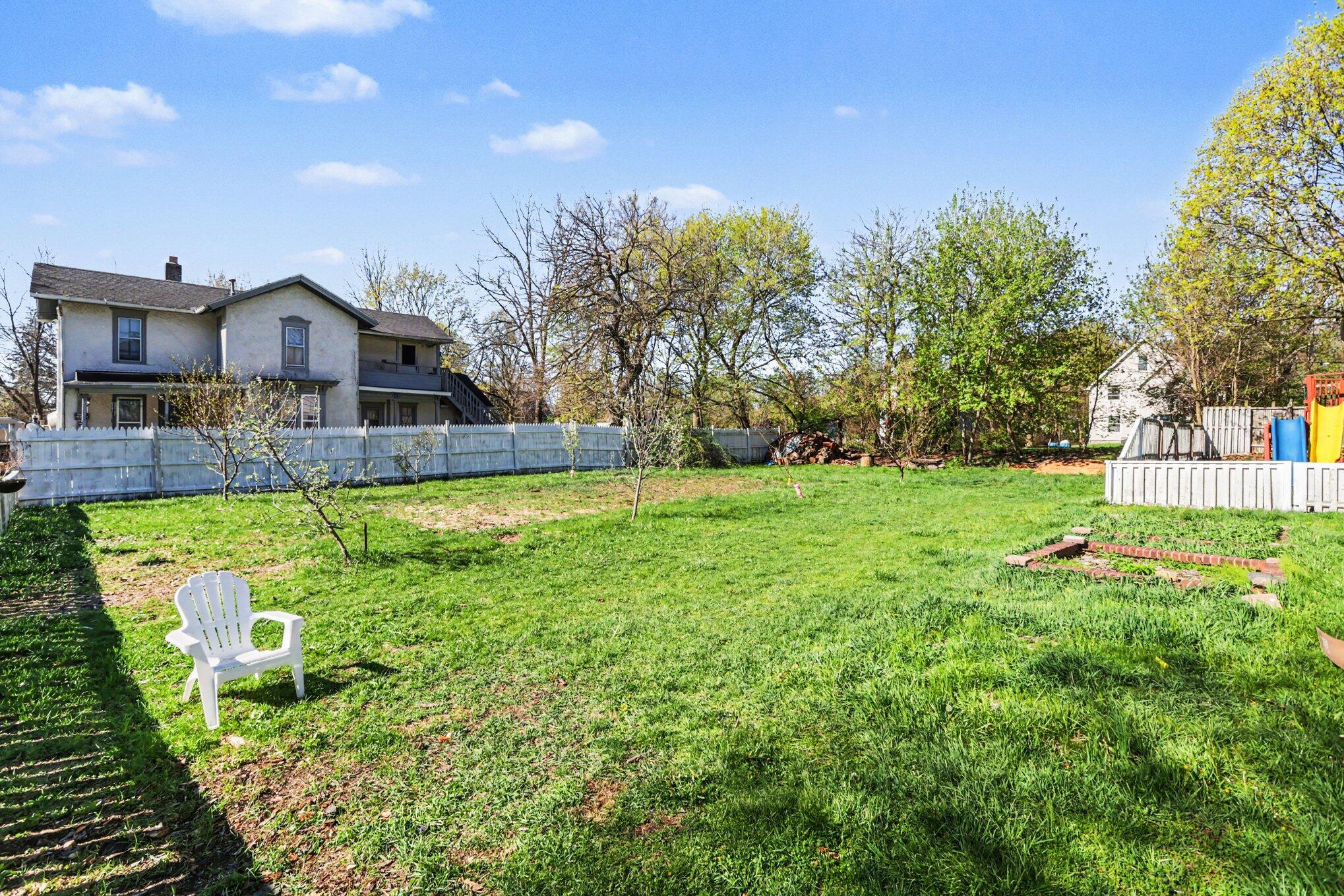 1006 Maple Avenue Jackson, MI 49203 - Photo 4 of 26 1000063358