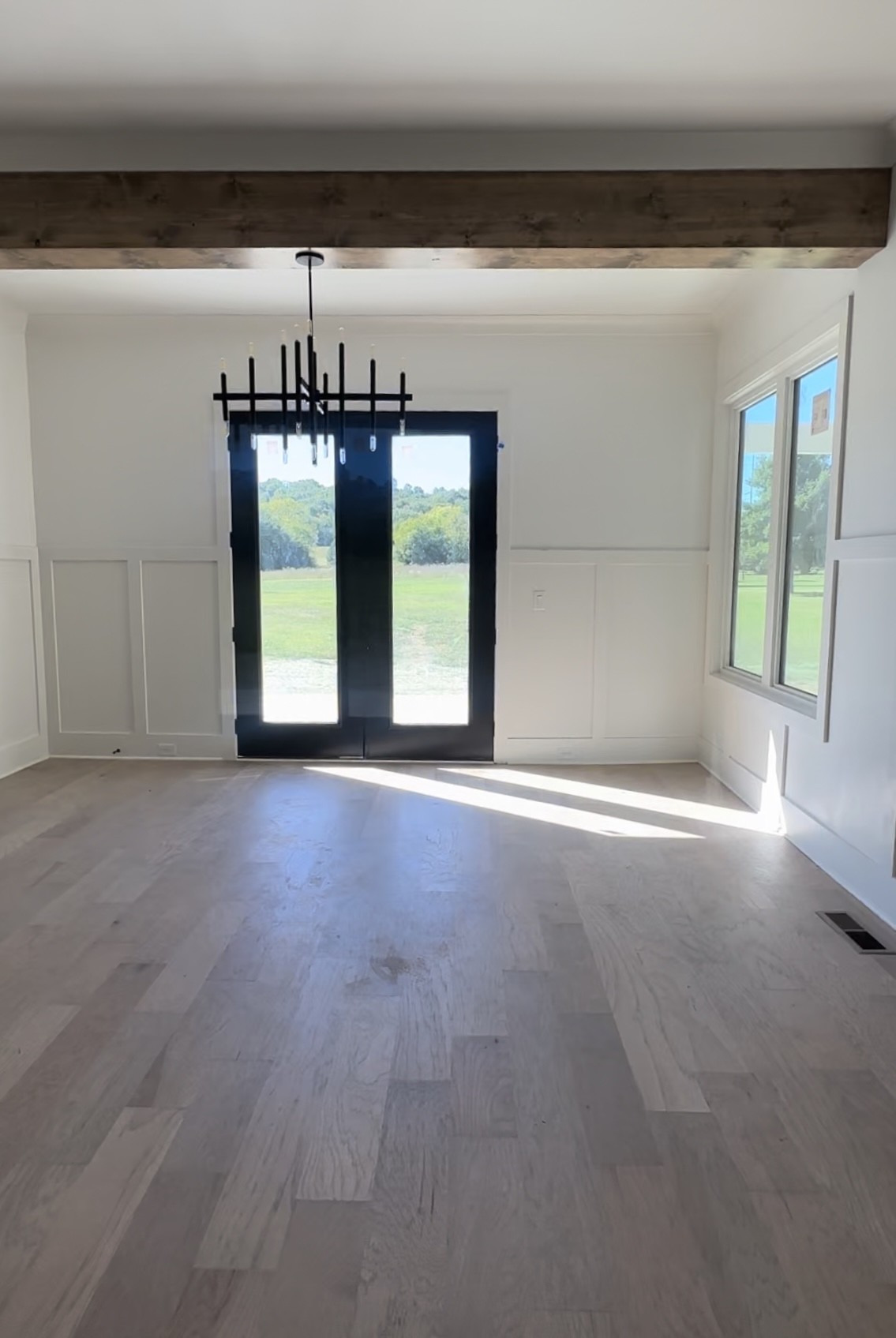 2150 B Philadelphia Lebanon, TN 37087 - Photo 18 of 46 a view of an empty room and a window