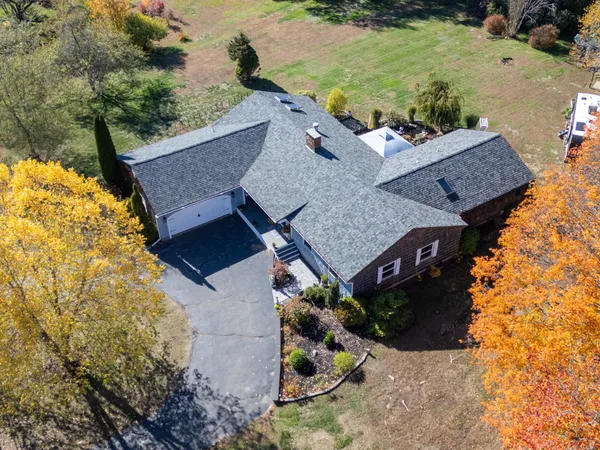 $899,900 | 227 Portsmouth Avenue, Stratham, NH 03885