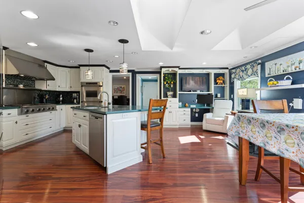 $899,900 | 227 Portsmouth Avenue, Stratham, NH 03885