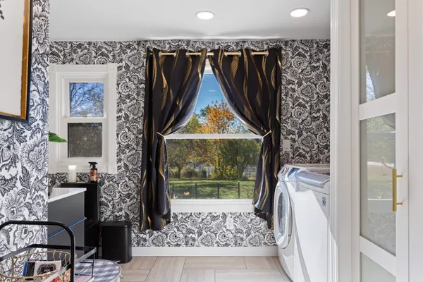 $899,900 | 227 Portsmouth Avenue, Stratham, NH 03885