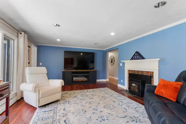 $899,900 | 227 Portsmouth Avenue, Stratham, NH 03885