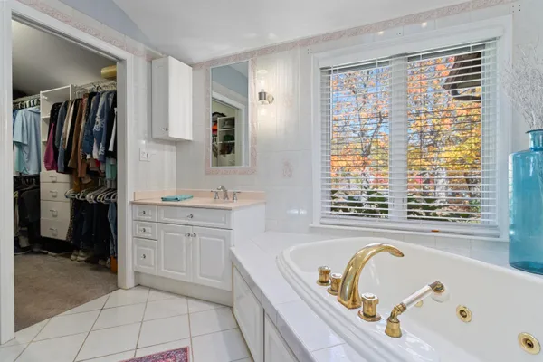 $899,900 | 227 Portsmouth Avenue, Stratham, NH 03885