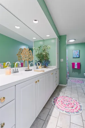 $899,900 | 227 Portsmouth Avenue, Stratham, NH 03885