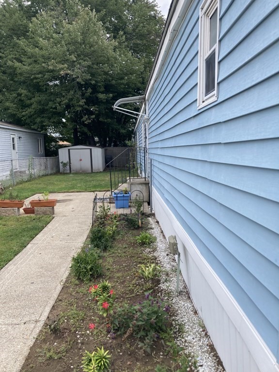 124 Edbert Street Chicopee, MA 01020 - Photo 2 of 10 Gallery Image 2
