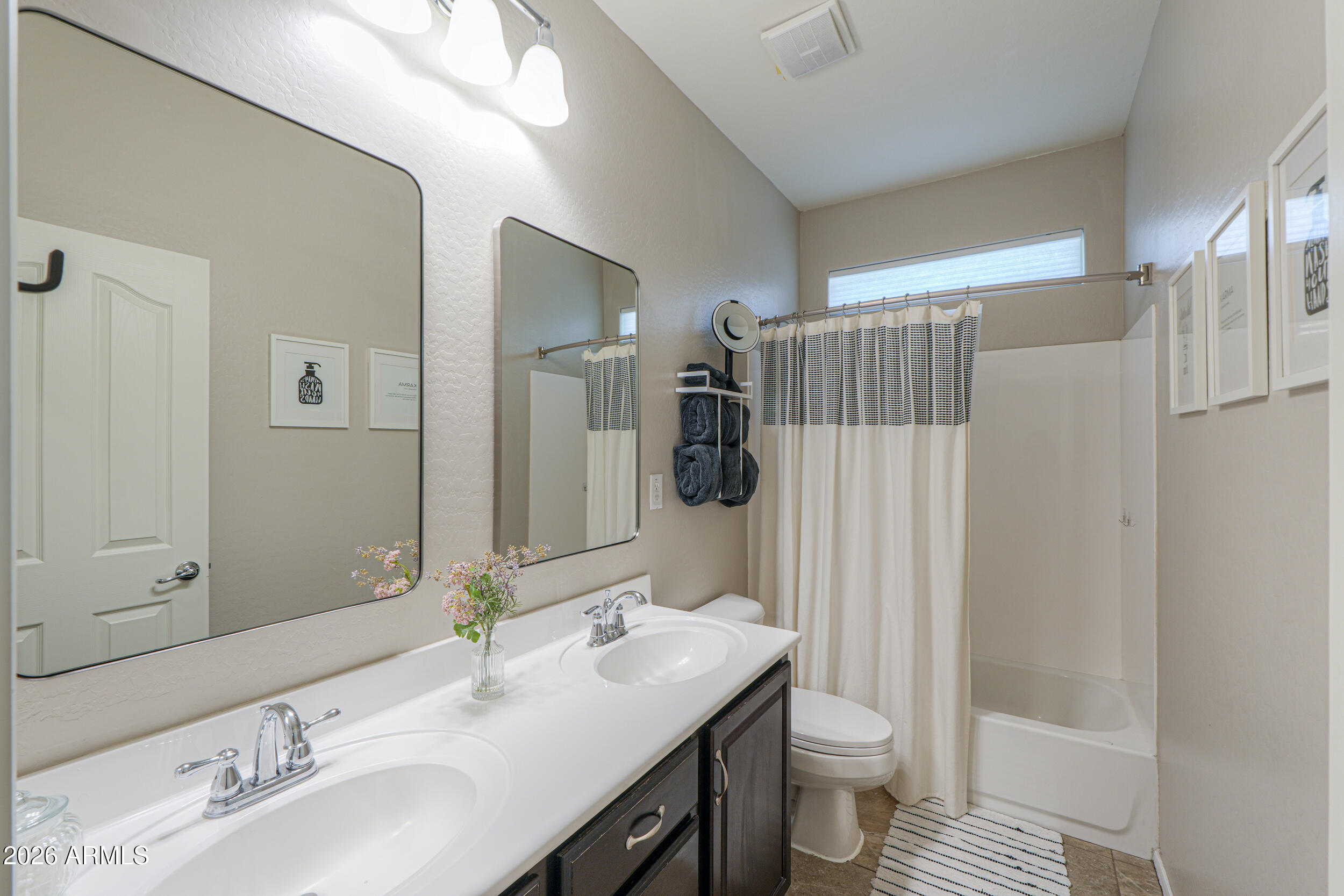 4575 East Waterman Street Gilbert, AZ 85297 - Photo 26 of 48 Guest bath