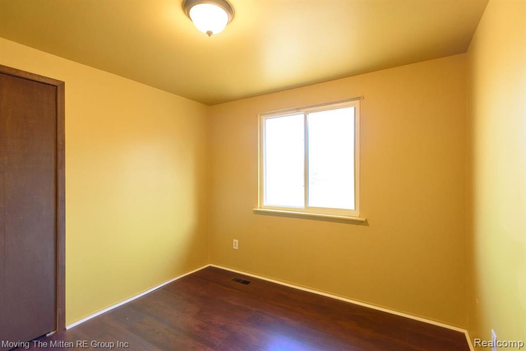 28205 Elwell Road Belleville, MI 48111 - Photo 23 of 45