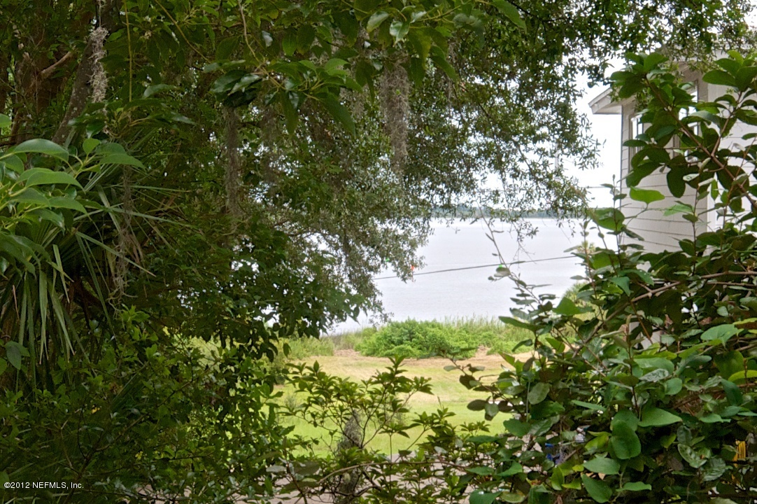 4149 Rogero Road Jacksonville, FL 32277 - Photo 24 of 27 a backyard of a house with lots of green space