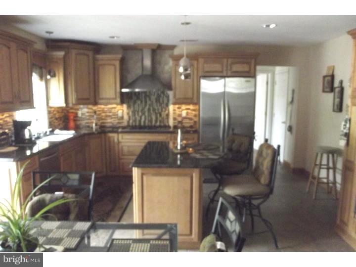 49 Fern Road Southampton, PA 18966 - Photo 4 of 25 Kitchen