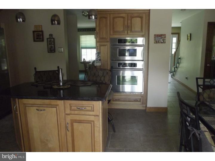 49 Fern Road Southampton, PA 18966 - Photo 6 of 25 Kitchen