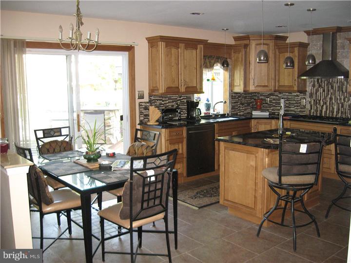 49 Fern Road Southampton, PA 18966 - Photo 7 of 25 Kitchen