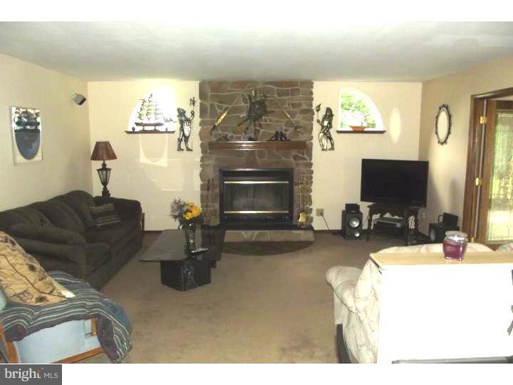 49 Fern Road Southampton, PA 18966 - Photo 8 of 25 Family Room