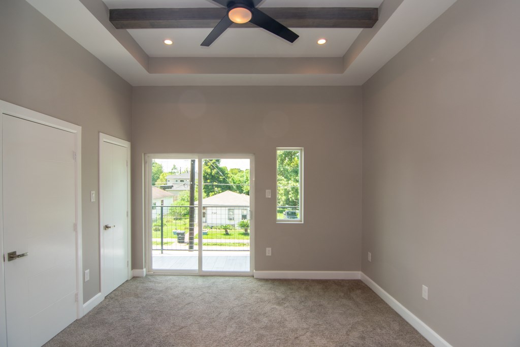 317 West 35th Street Houston, TX 77018 - Photo 15 of 22 a view of an empty room with a window